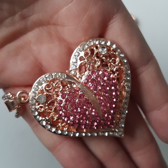 Betsey Johnson Style Necklace Heart Crystal Pendant - Picture 4 of 10
